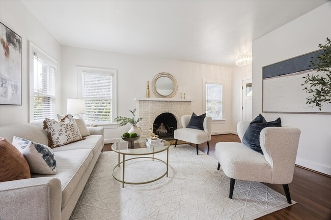 Photo - 1935 W McKinney St