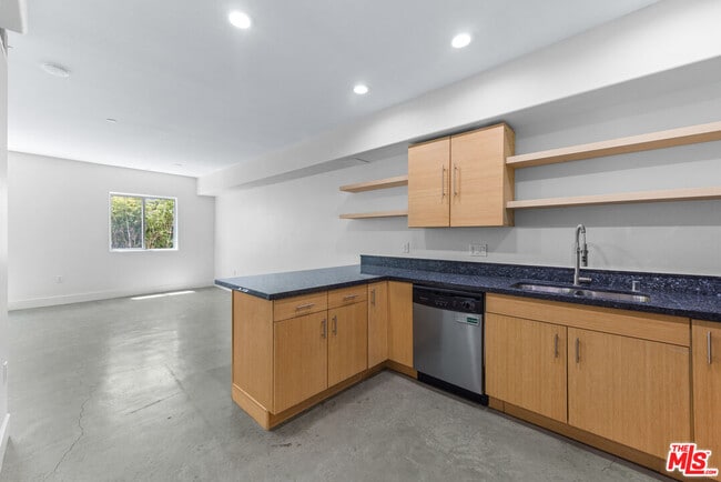 Photo - 5232 Satsuma Ave