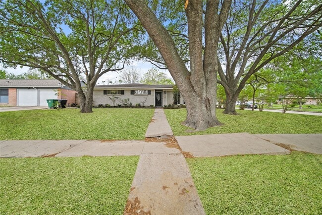 Building Photo - 8302 Braeburn Valley Dr Rental