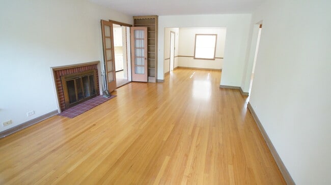 Photo - 1229 Middlebury Ln