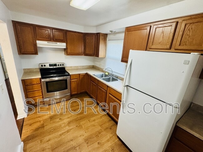 Photo - 301 S Spring St