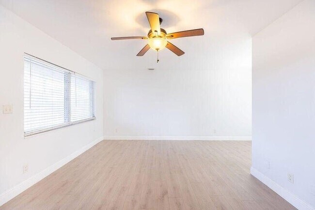 Photo - 426 NE 7th Ave