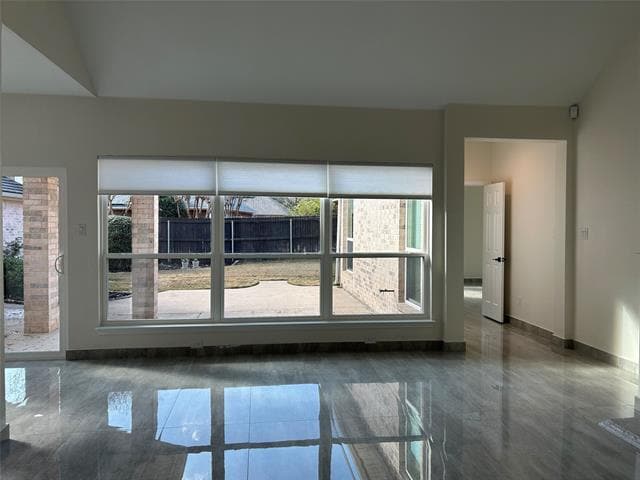 Photo - 304 Glen Hollow