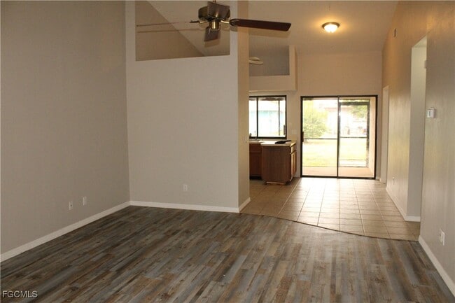 Photo - 630 SE 13th Ct