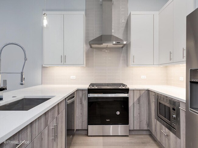 Photo - 2139 W Madison St