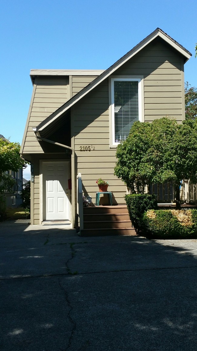 Building Photo - 2105 10th Ave W