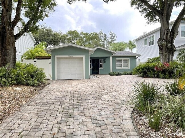 Building Photo - 3903 W Corona St Rental