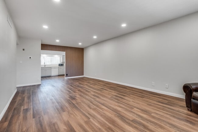 Building Photo - Desert Villas Unit 305