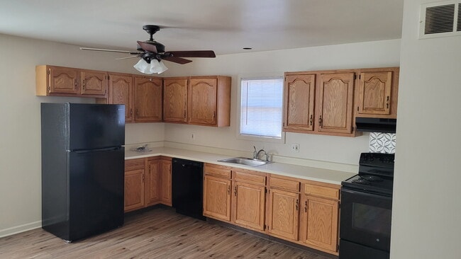 Building Photo - 1464 N 11th St Unit Apt B