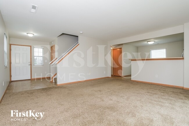 Photo - 330 Heftner Cir