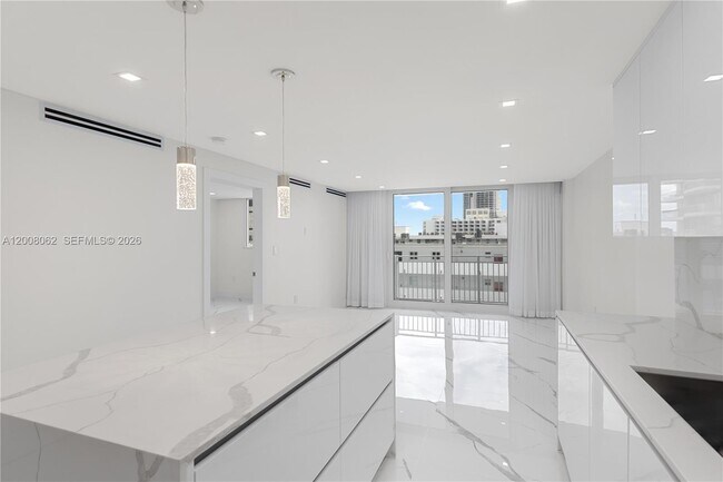 Building Photo - 345 Ocean Dr Unit 708