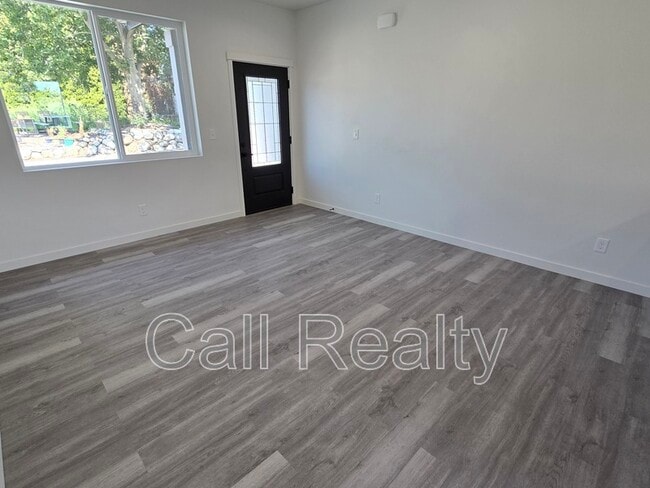 Photo - 4215 N Locust Rd Unit B