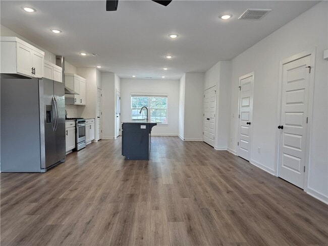 Photo - 999 N Crater Ave