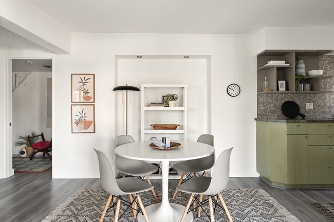 Photo - 1742 Redesdale Ave Unidad B