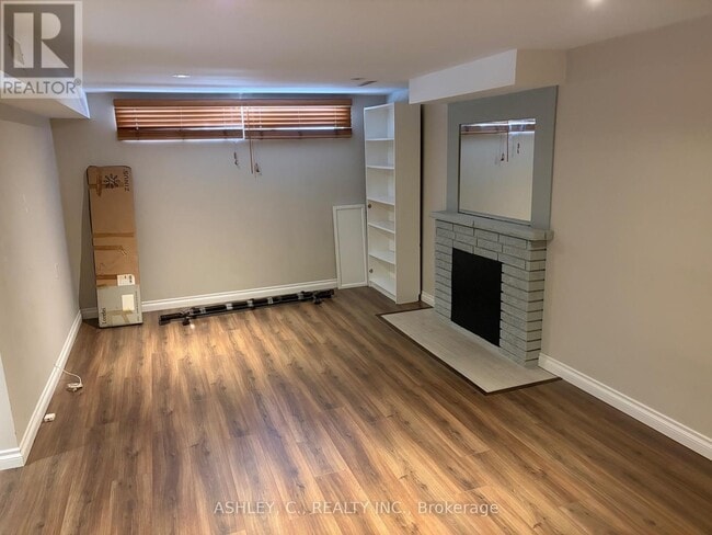 Photo - 267 King St E