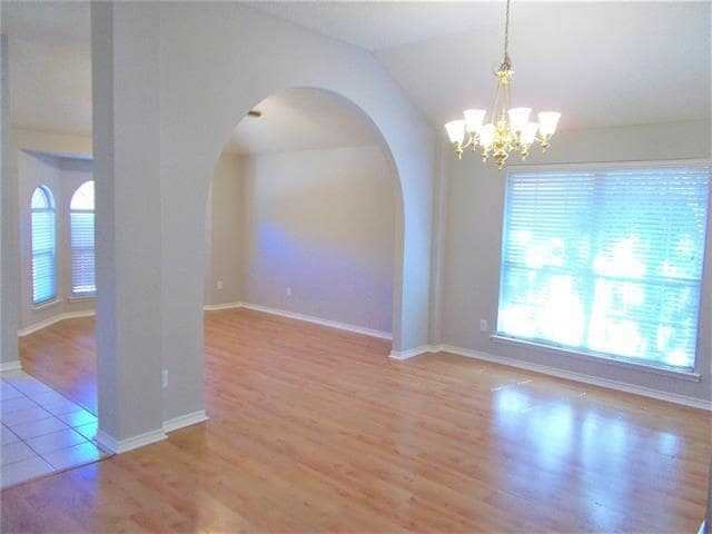 Photo - 914 Heritage Pkwy S