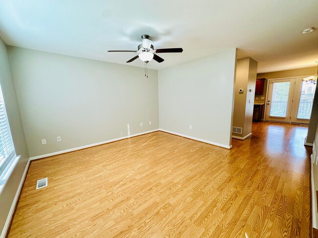 Photo - 108 Weist Pl