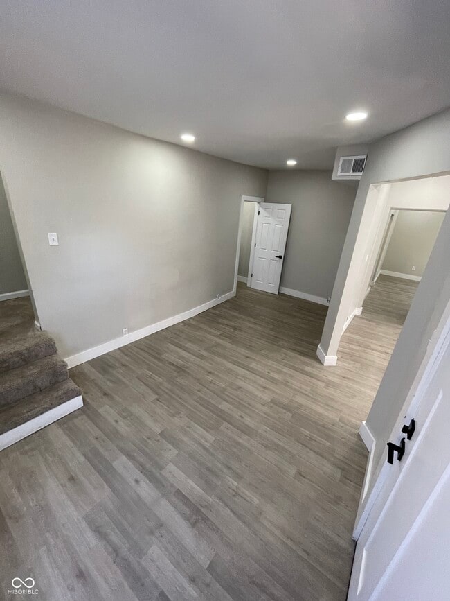 Photo - 321 E 31st St