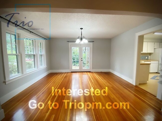 Photo - 1673 Riverview St