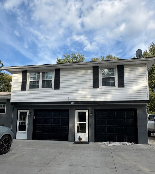 Building Photo - 269 Broezel Ave Unit Upper