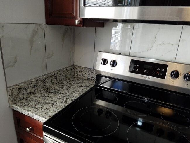 Kitchen - 6329 Fenestra Ct