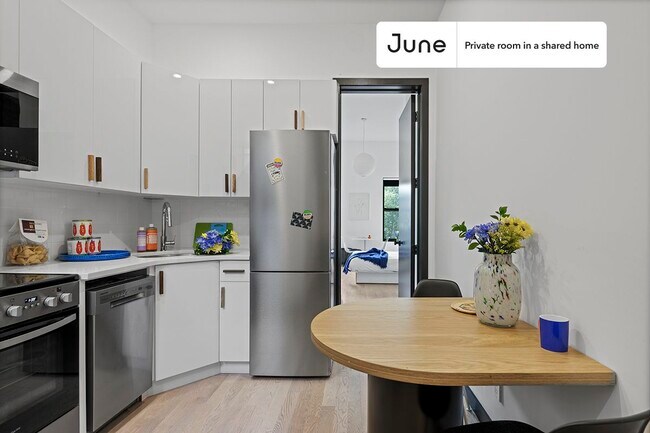 Room in Shared 3 bed/3 bath home in Ridgewood
