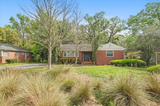 Building Photo - Live in highly desired San Marco