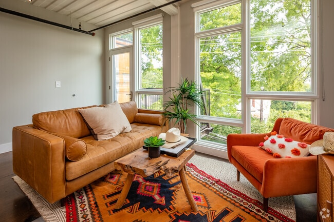 1BR, 1BA - A1 - 640SF - Sala de estar - 83 Freight