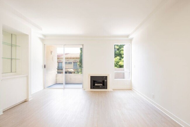 Photo - 1616 N Serrano Ave Unit 309