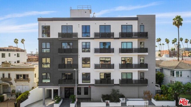 Building Photo - 927 S Fedora St Unit 301