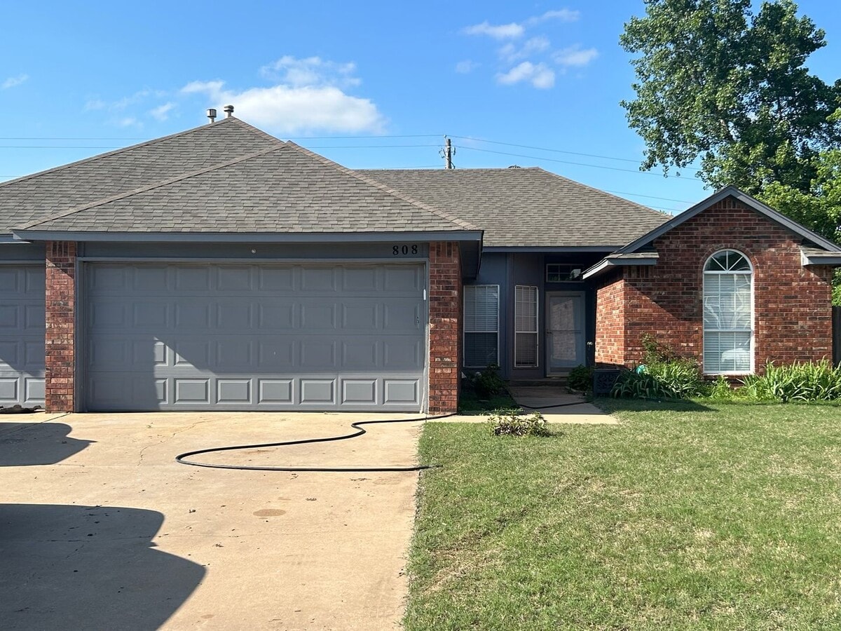 Beautiful Fully Remodeled 3 bedroom in the... - Beautiful Fully Remodeled 3 bedroom in the... House