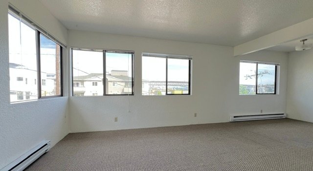 Building Photo - 3933 1st Ave NE Unit 312