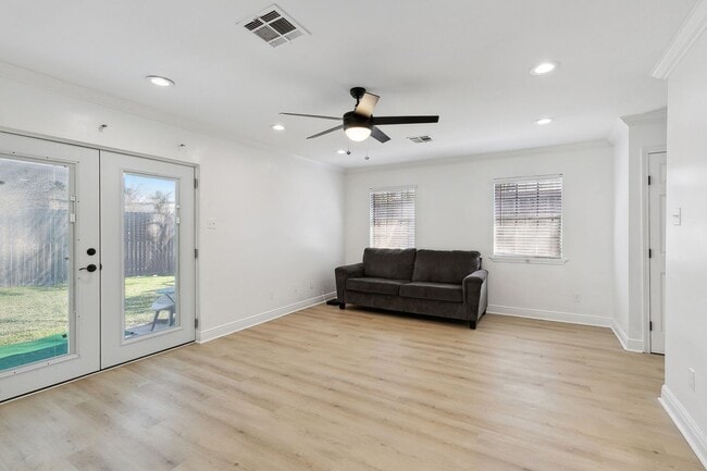 Photo - 4659 Dart St