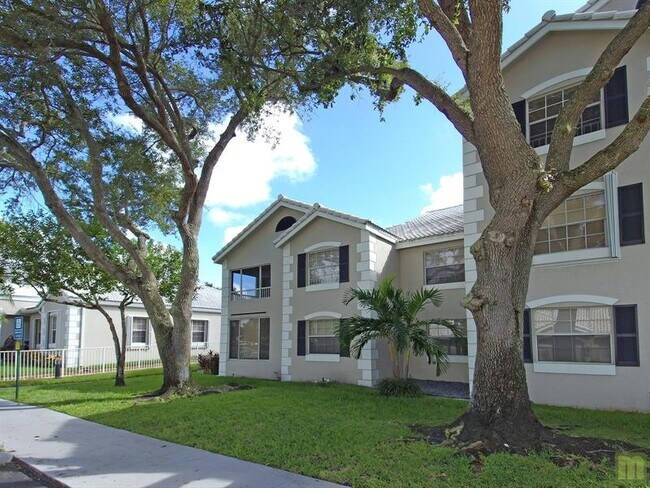 Photo - 2811 N Oakland Forest Dr Unit 201