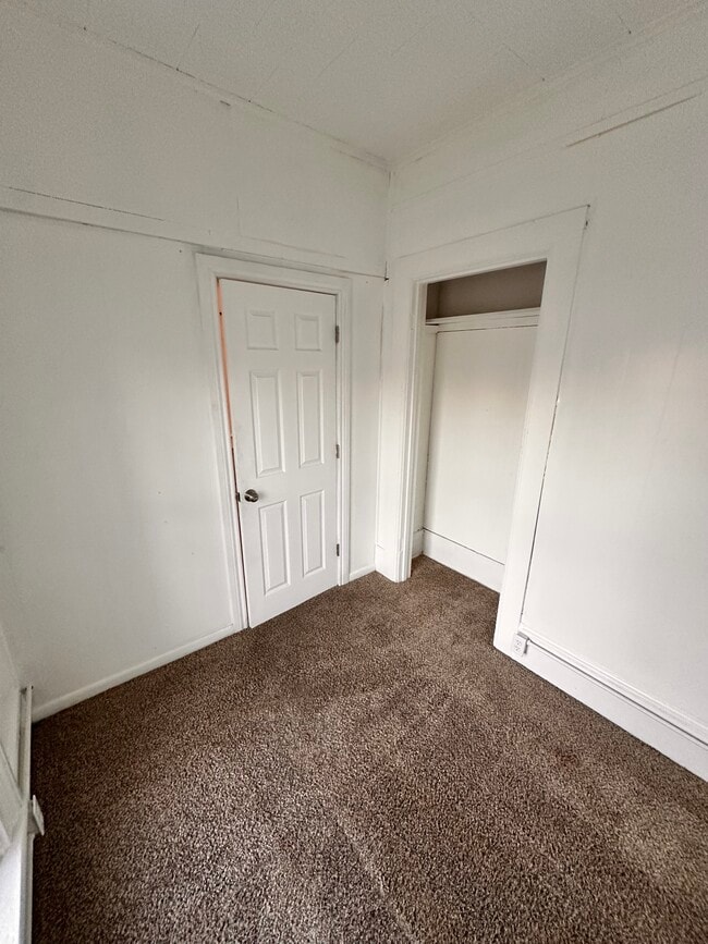 Room 3 (Small) - 1018 Haskell Ave Unit #1