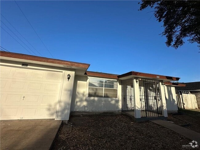 Building Photo - 1805 Cll De Amistad Rental