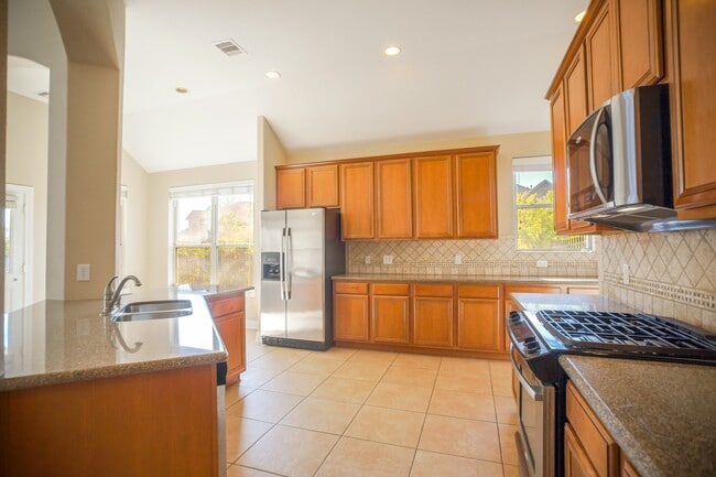 Photo - 2 Hadlock Pl