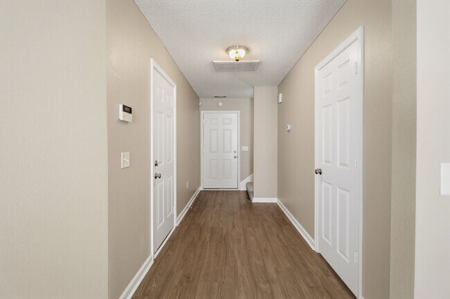 Photo - 1014 Towne Pk E Dr