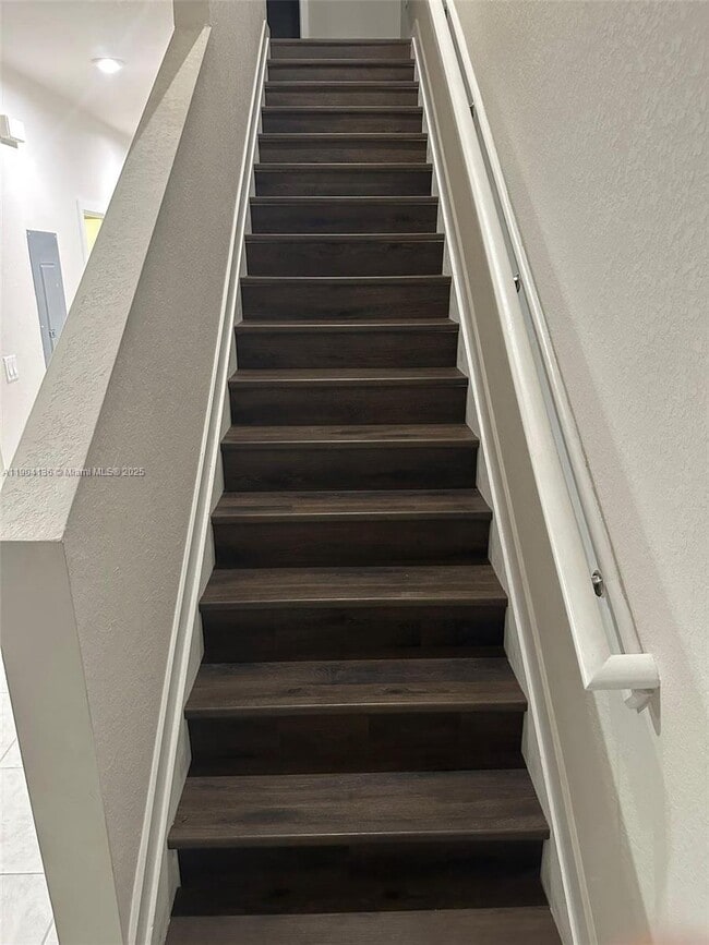 Photo - 392 NW 11th Ct