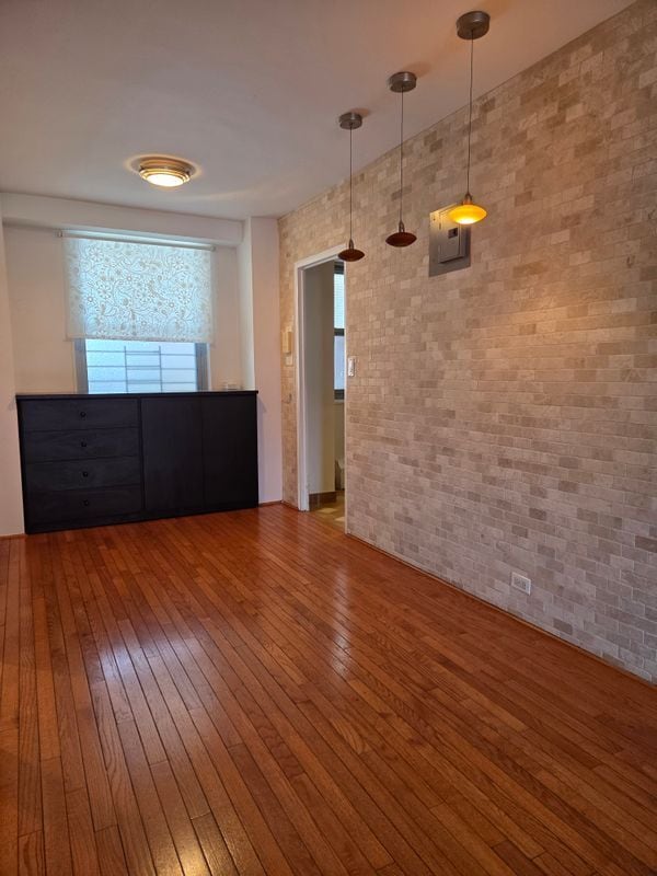 Photo - 61-25 97th St