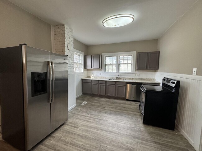 Photo - 2017 Lee High Dr NE