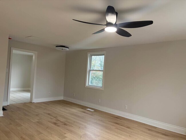 Photo - 390 Mathew St