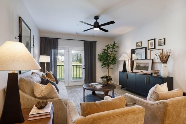 Photo - The Carolinian Apartments