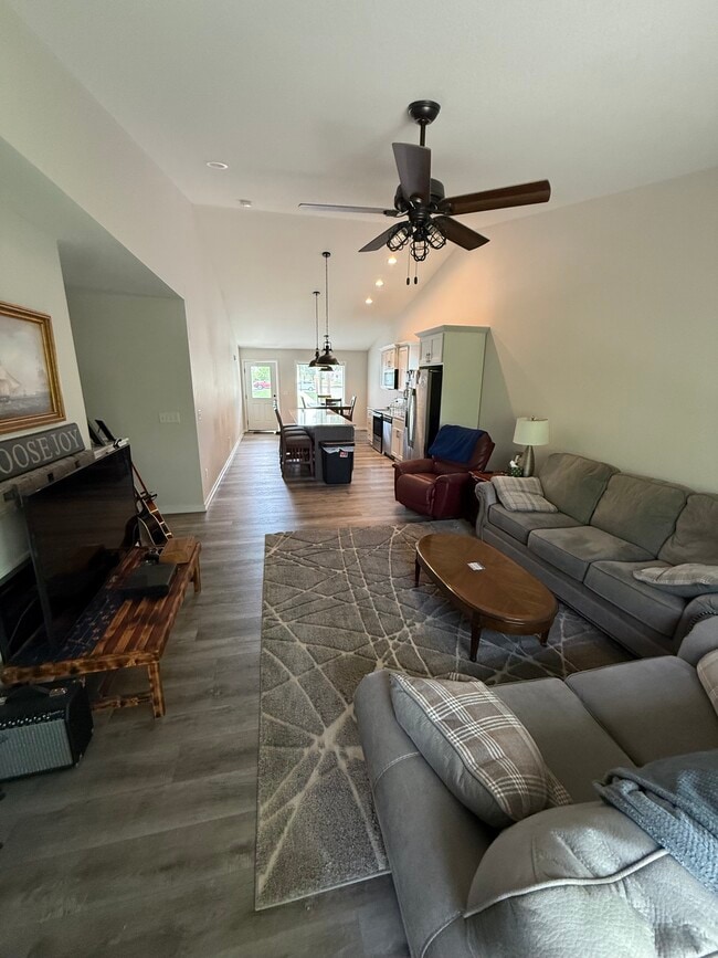 Photo - 205 E Broadway St
