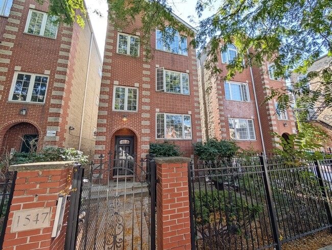 Building Photo - 1547 W Walton St Unit 1