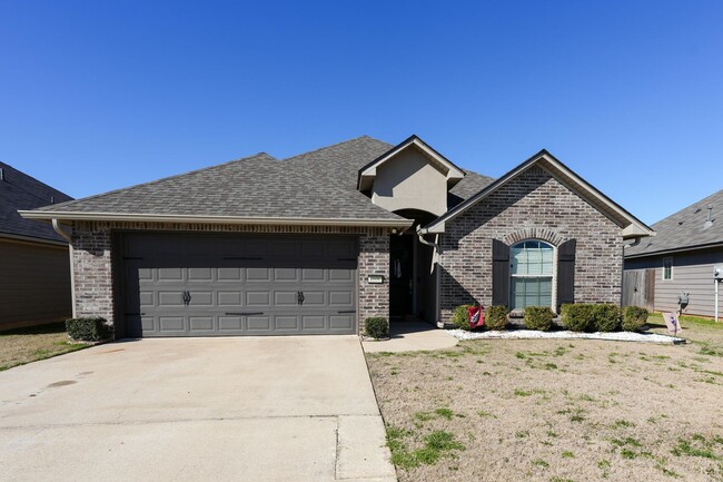 Beautiful 3 bed/2 bath home in Legacy - Beautiful 3 bed/2 bath home in Legacy