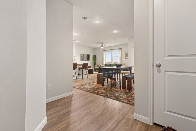 101B Emilie Wy Unit SI FL1-ID1526891P