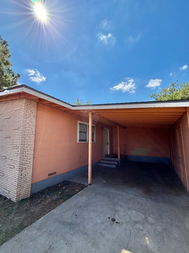 Now Available - 3 Bedroom Home!! - Now Available - 3 Bedroom Home!!