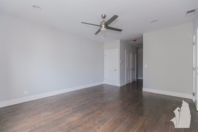 Photo - 3917 N Janssen Ave Unidad 2E