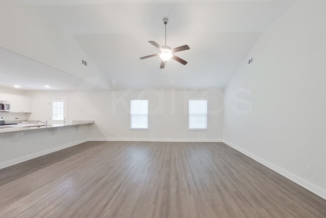 Photo - 231 Western Red Cedar Dr